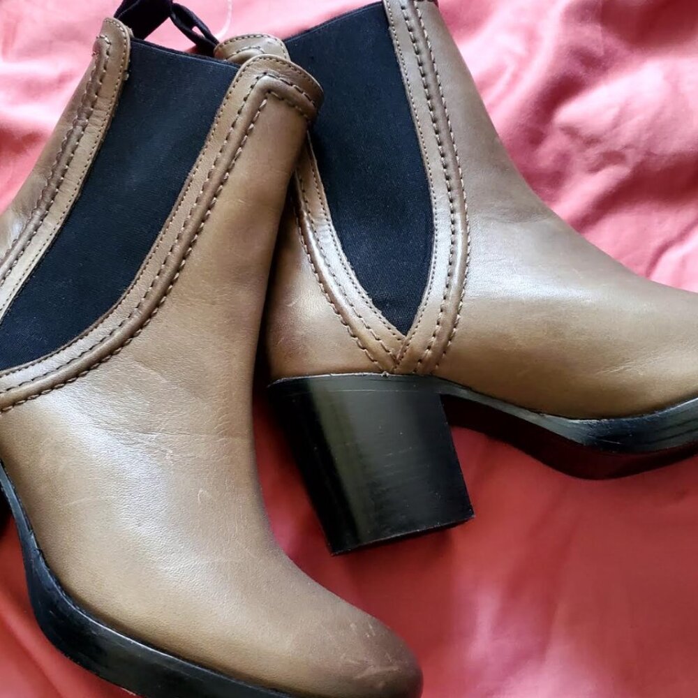 FRYE Jean Chelsea Boots - NEW - Stone - 8.5